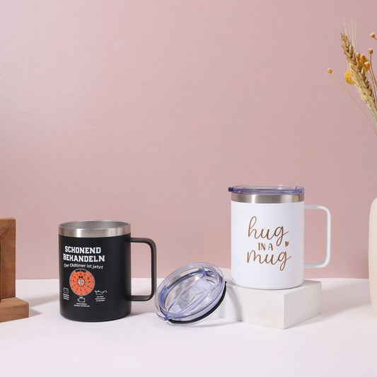 Glossy insulated mug in black with clear sliding lid and thin handle